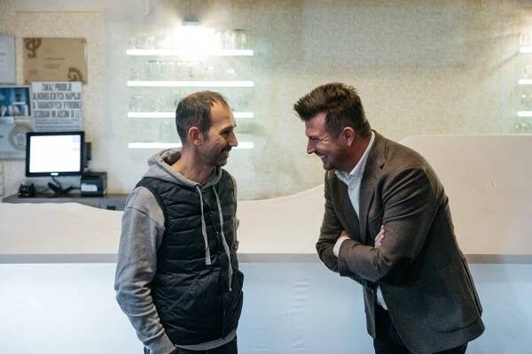 Fotka: Spolumajitel Ambiente Tomáš Karpíšek a mistr výčepní Lukáš Svoboda