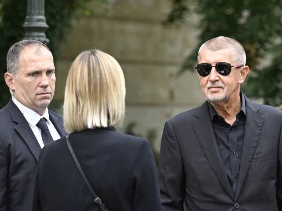 Obrazem: Lidé se loučili s Vašo Patejdlem