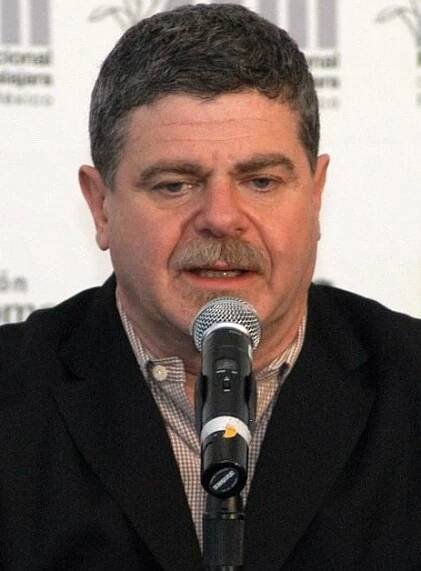 Soubor:Gustavo Santaolalla (Guadalajara) cropped.jpg – Wikipedie