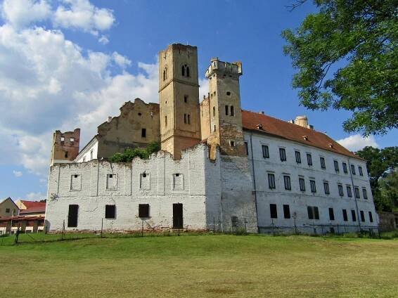 Fotografie - Břeclavský zámek - 12.06.2022 • Mapy.cz