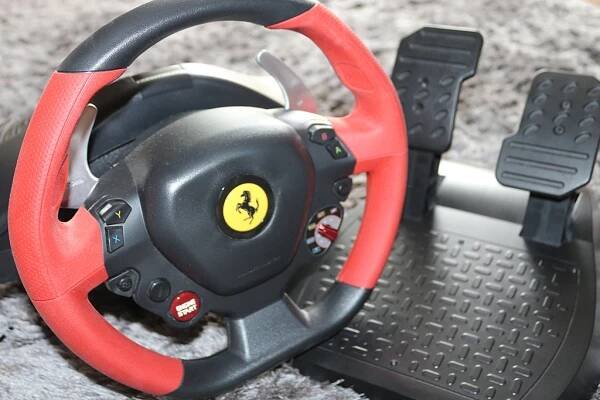 Recenze volantu Thrustmaster Ferrari 458 Spider na Xbox One | Xboxweb.cz