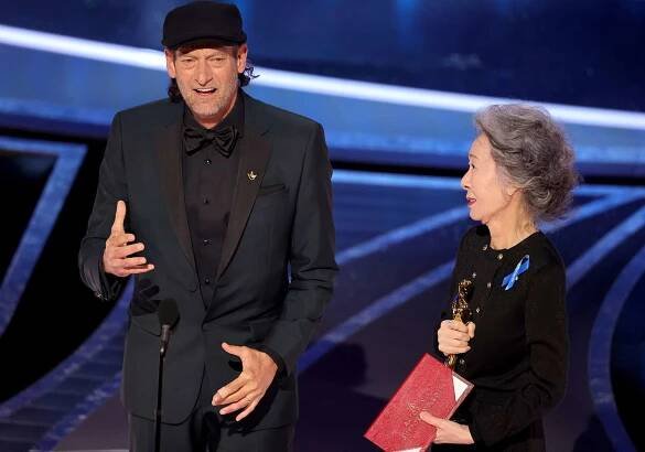 Troy Kotsur Pays Tribute to His 'Hero' Dad in Moving Speech as He Makes History at 2022 Oscars