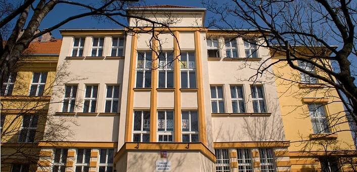 Základní umělecká škola Jana Hanuše, Praha 6 
