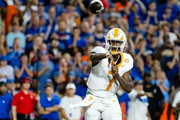 Tennessee quarterback Joe Milton III throws the ball during a game against the Florida Gators in Gainesville, Fl.