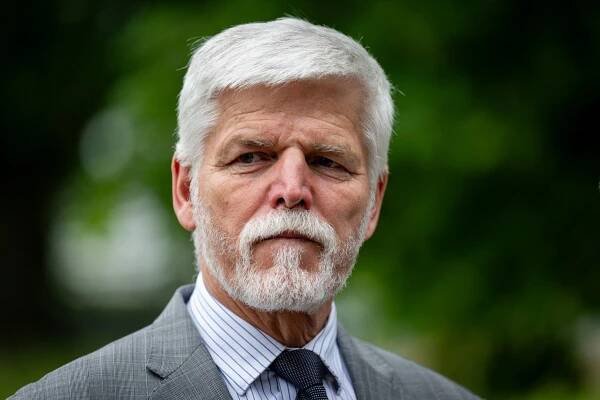 Vtípky z nemocnice: Zraněný Pavel pochválil hokejisty. „Tweety si píšu sám,“ překvapil