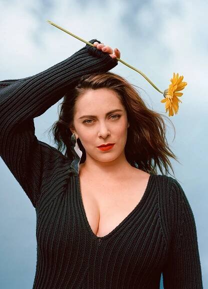 Rachel Bloom on Self-Care & the Male Gaze in Fall’s Digital Cover Story | Allure
