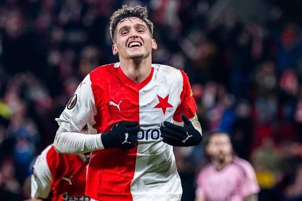 Slavia ovládla vršovické derby a minimálně do neděle se posouvá do čela tabulky, Bohemians porazila 2:1 - Ruik.cz