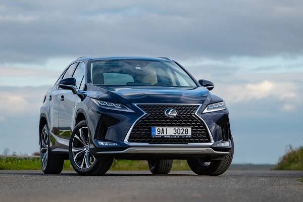 Luxusní Lexus RX za cenu Škody Kodiaq – K mání je povedená odcházející generace bez hybridu