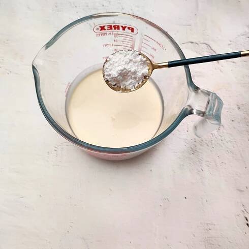 combine heavy cream and powdered sugar