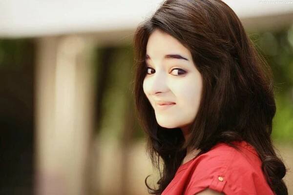 Zaira Wasim Cute Look Pics
