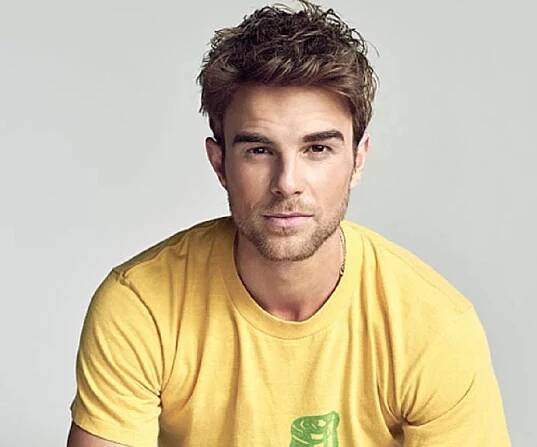 Nathaniel Buzolic Biography - Facts, Childhood, Family Life & Achievements