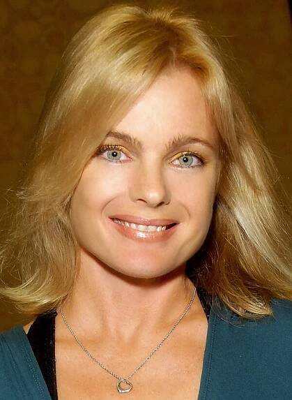 Soubor:Erika Eleniak 2011 (cropped).jpg – Wikipedie