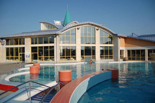 Maďarský wellness hotel s polopenzí a neomezeným vstupem do vodního světa