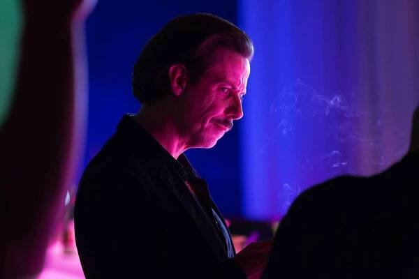 Powers - Paint It Black - Z filmu - Noah Taylor