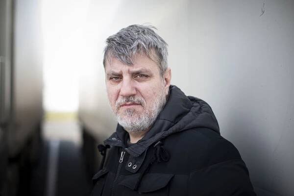 „Prožil jsem spoustu věcí. Život na okraji společnosti jako poloviční Rom, vězení, rozvrácenou rodinu, exekuce,...