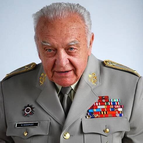 Generál Miloslav Masopust slaví 100. narozeniny. Blahopřejeme | Vojenská Zdravotní Pojišťovna ČR 201