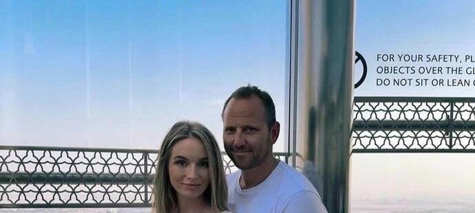 Tomáš Jun a jeho přítelkyně Petra na dovolené v Dubaji
