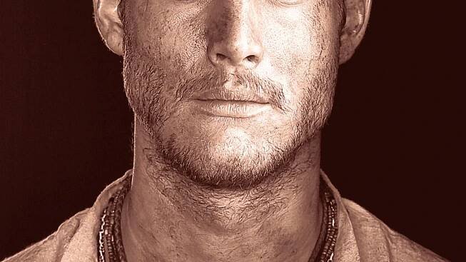 Star Tom Hopper shows a different side to?‘Treasure Island’ character in Starz drama