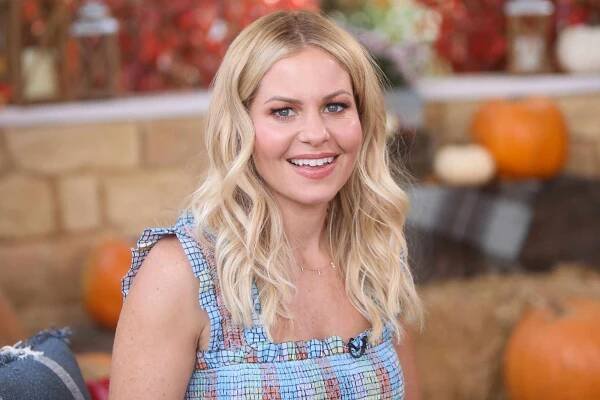 UNIVERSAL CITY, CALIFORNIA - SEPTEMBER 17: Actress Candace Cameron Bure visit Hallmark Channel's 