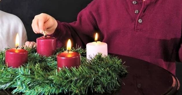 Čtyři adventní neděle: Jak se jmenují, kdy jsou a proč na adventním věnci rozsvěcíme svíčky postupně