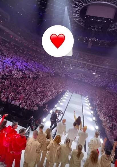 FOTO: O2 arena praskala ve švech. – stránka 197