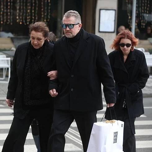 Pohřeb Jany Hlaváčové  (†85): Tereza Munzarová s neteří Annou Dvořákovou