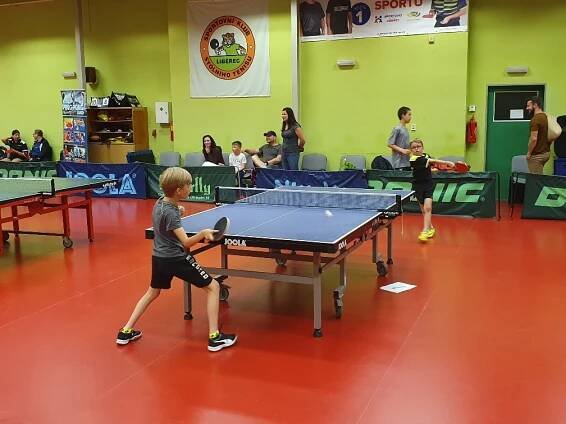 Dvě stříbra, bronz a bramboru přivezli žáci z MiniOpen v Liberci – STOLNÍ TENIS