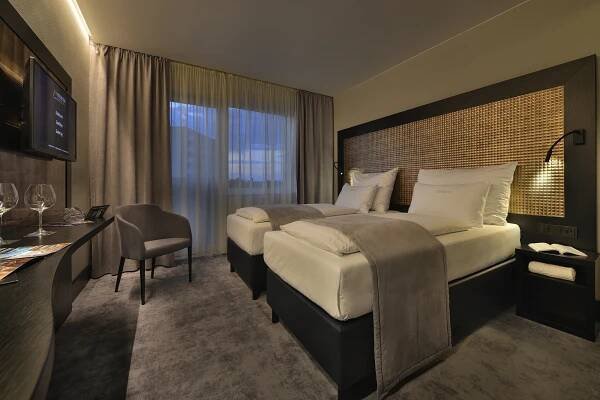Poznejte Znojmo: krásný hotel se snídaní, večeří, vstupem do wellness a možností masáže