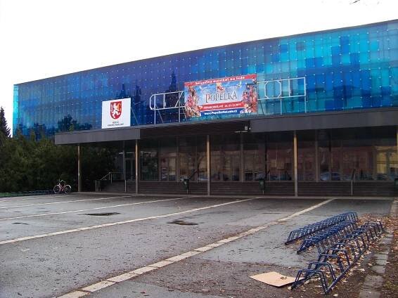 Soubor:Hradec Králové, zimní stadion.jpg