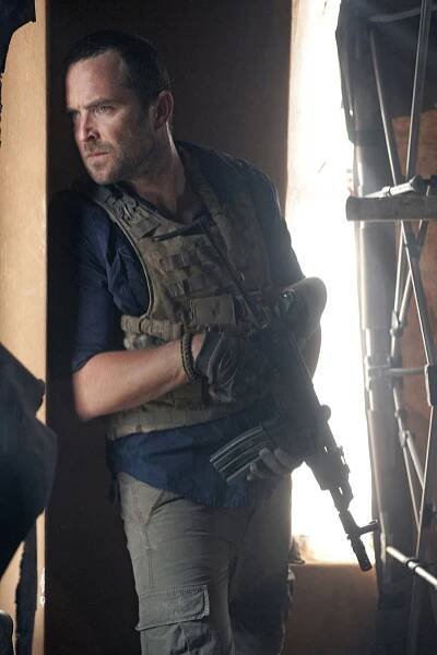 Protiúder - Epizoda 2 - Z filmu - Sullivan Stapleton