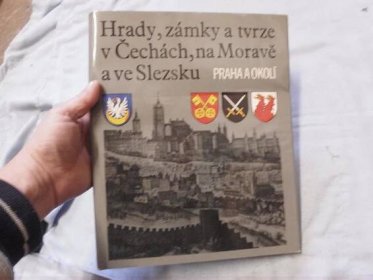 Krásná starší kniha - HRADY ZÁMKY A TVRZE V ČESKÉ REP. - PRAHA a okolí