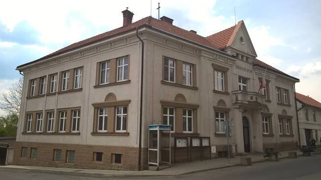 Soubor:Čečelice - obecní dům.jpg – Wikipedie