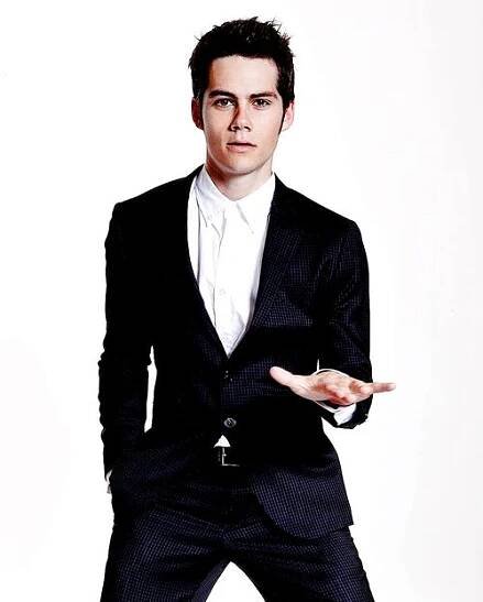 Him in a suit = yessss | Dylan o'brien, Celebrità maschili, Sterek
