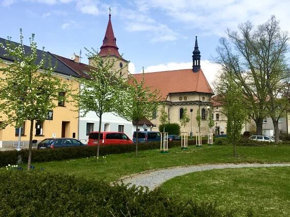 Bakov nad Jizerou se více zazelená