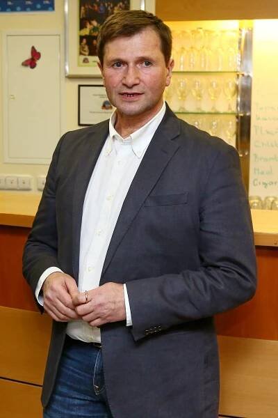 Jan Hrušínský to za slova o likvidaci divadla a lehké chřipce pěkně schytal. Stáda blbů, podpořil ho kolega