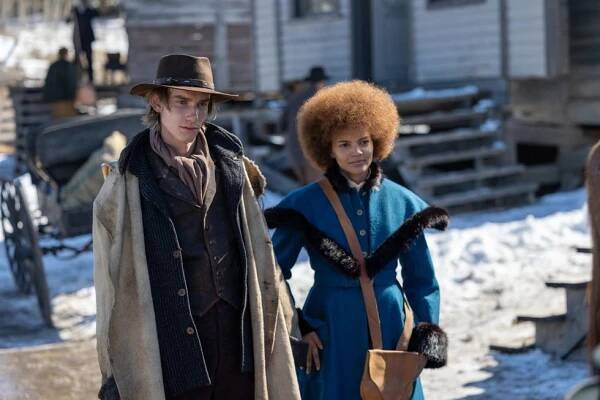 Levon Hawke as Jack Parker, Leslie Grace as Jimmy Sue, The Thicket