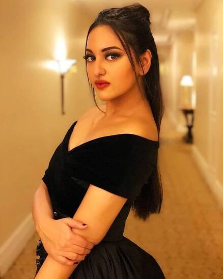 Dazzling Hot Pics Of Sonakshi Sinha