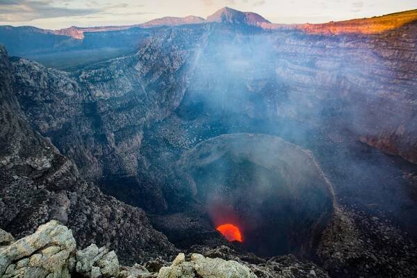 Dramatická Erupce Aktivní Sopky Na Havaji · Základová fotografie zdarma