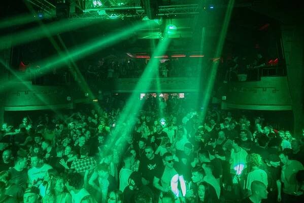 Metrik ovládnul Pražský klub Roxy Prague na Warm-Up párty Let It Roll