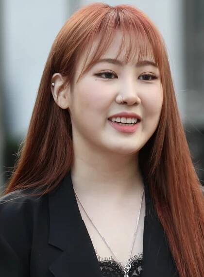 File:Park Ji-min (female singer) 2018.png