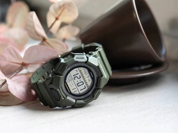 PÁNSKÉ HODINKY CASIO GD-010-3ER G-SHOCK ZELENÉ S SPORTOVNÍM ŘEMÍNKEM 200 M Stav balení originální