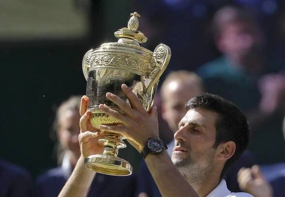 Djokovič slaví čtvrtý wimbledonský titul. Dočkala se i Čechoameričanka