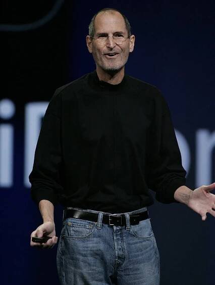 Steve Jobs: Dávali mu pár týdnů, bojuje s rakovinou dál