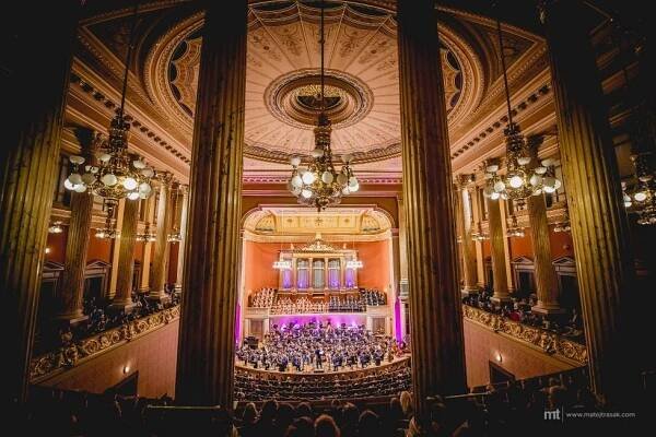Symfonický orchestr Filmové filharmonie, chlapecký sbor Pueri gaudentes a britská sopranistka Christina Johnston pod vedením japonského dirigenta Chuheie Iwasakiho provedou diváky hudebním světem Star Treku 2. listopadu ve Dvořákově síni pražského Rudolfina.