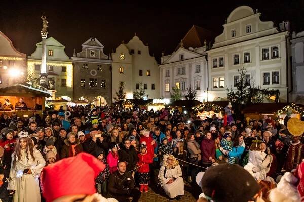 Pohádkový vánoční Krumlov žije adventem. Anděly doplní i Jiří Strach