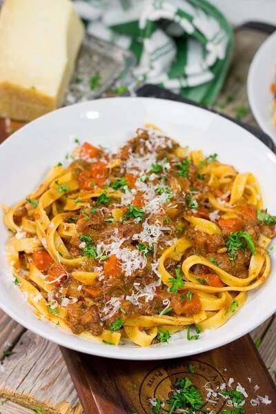 agliatelle Bolognese features a slow-cooked meat sauce served over ribbons of pasta. This recipe is classic Italian comfort food at its best!