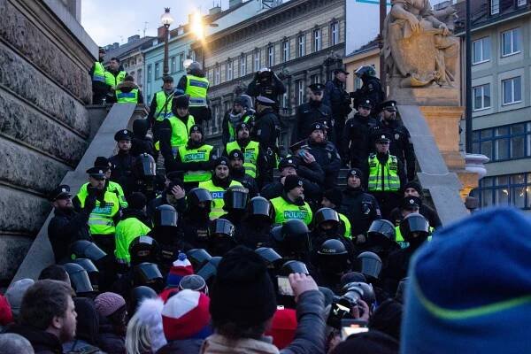 VŠE chce řešit Ševčíkovu účast na demonstraci. Policie podezřívá jednoho z účastníků z trestného činu