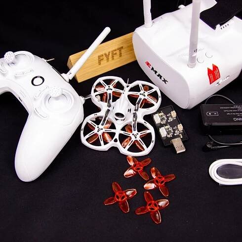 Recenze dronu TinyHawk 2 od Emaxu