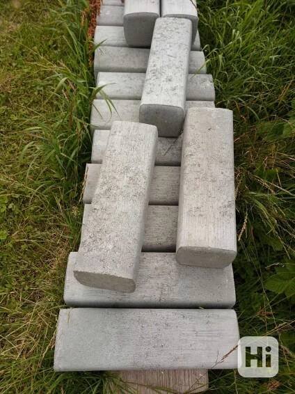 Nová betonová palisáda - foto 1