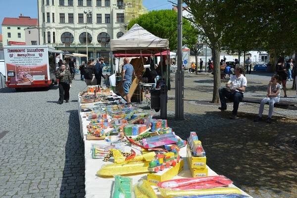 Centrum České Lípy mezi obchodními domy Banco a Andy patřilo v sobotu trhovcům